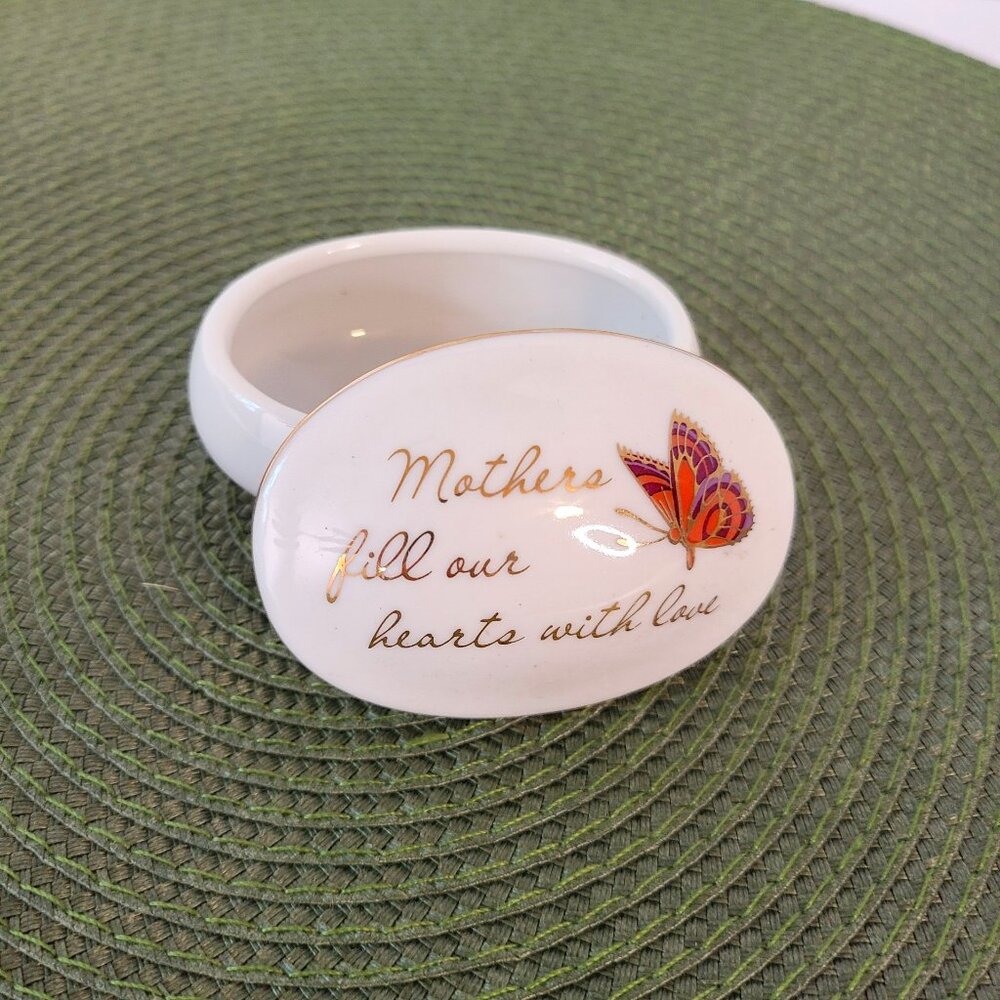 Designers Collection A Mother’s Remembrance Porcelain Trinket Box